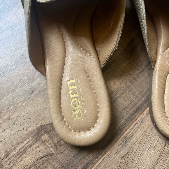 Born ✨Gold✨leather Mule Slip On Flats with Bow Detail Size 7 - Picture 6 of 8